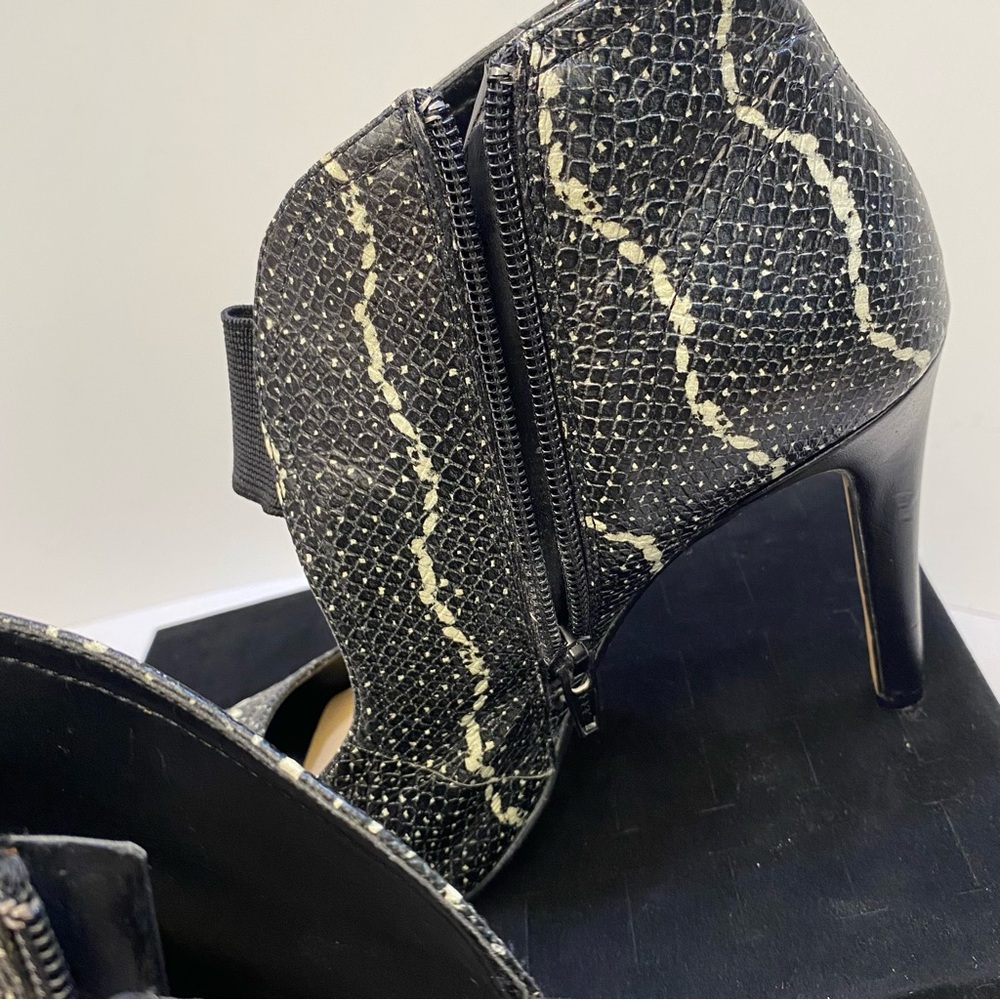 Gianni Bini Snakeskin Leather Peep Toe Ankle Bootie Stiletto Heel 7 - Picture 14 of 15